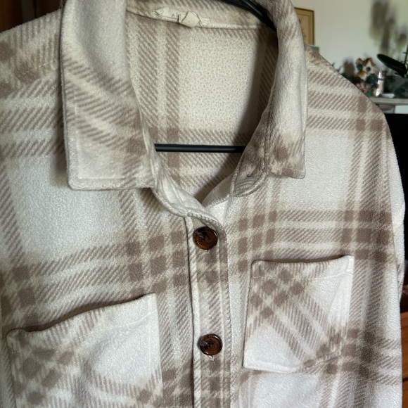 Shacket - Picture 2 of 4